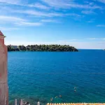 Natascha's Beachfront Apartment Rovinj