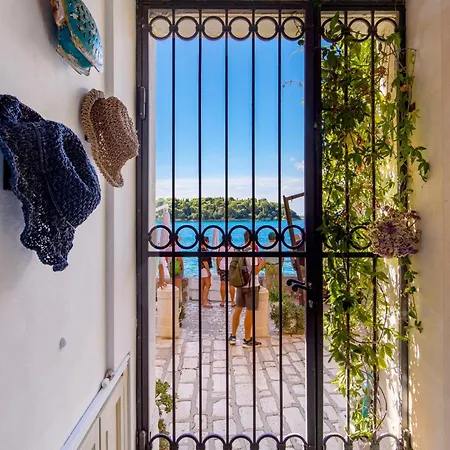 Natascha's Beachfront Apartment
