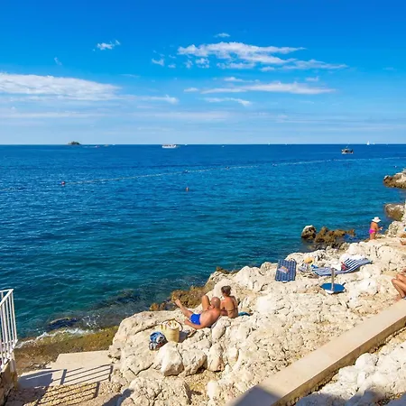Natascha's Beachfront Apartment Rovinj