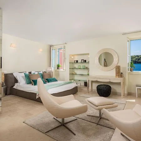 Natascha's Beachfront Apartment Rovinj