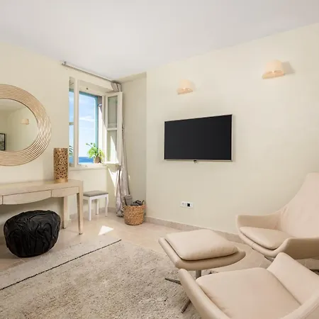Natascha's Beachfront