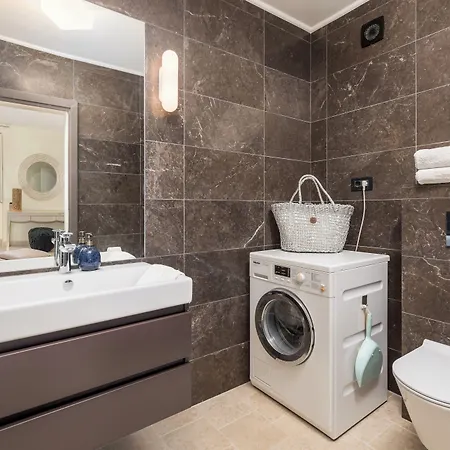 Natascha's Beachfront *