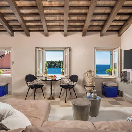 Natascha's Beachfront Appartement *