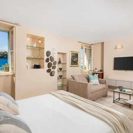 Natascha's Beachfront Apartamento *