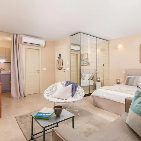 Natascha's Beachfront Apartamento